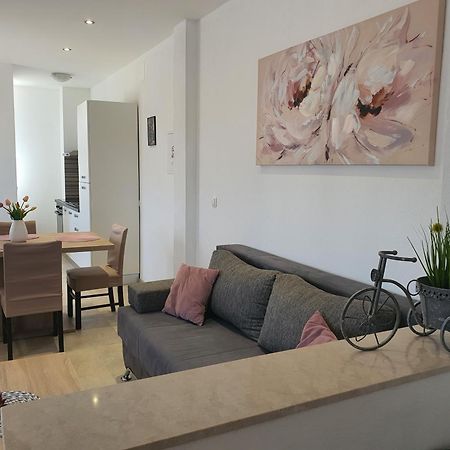 Apartment Rados Dugopolje Esterno foto