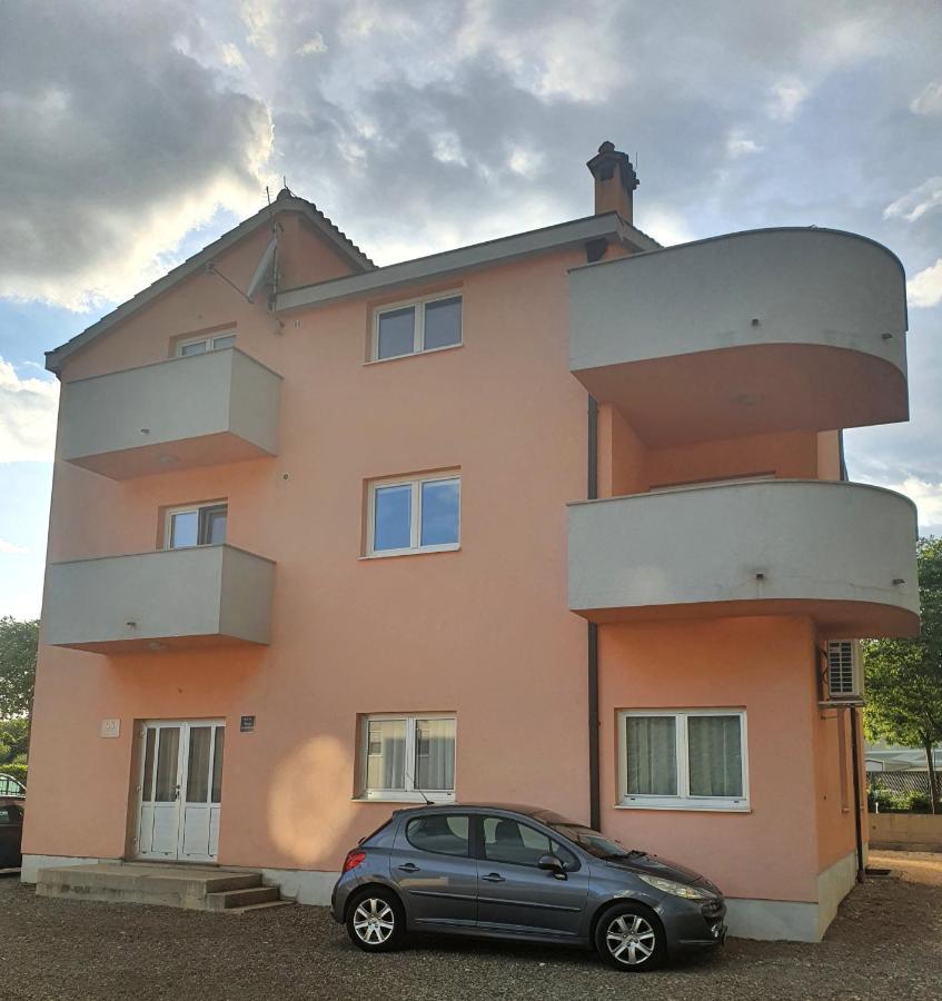 Apartment Rados Dugopolje Esterno foto